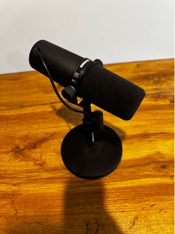 Shure SM7B Dynamic Studio Microphone