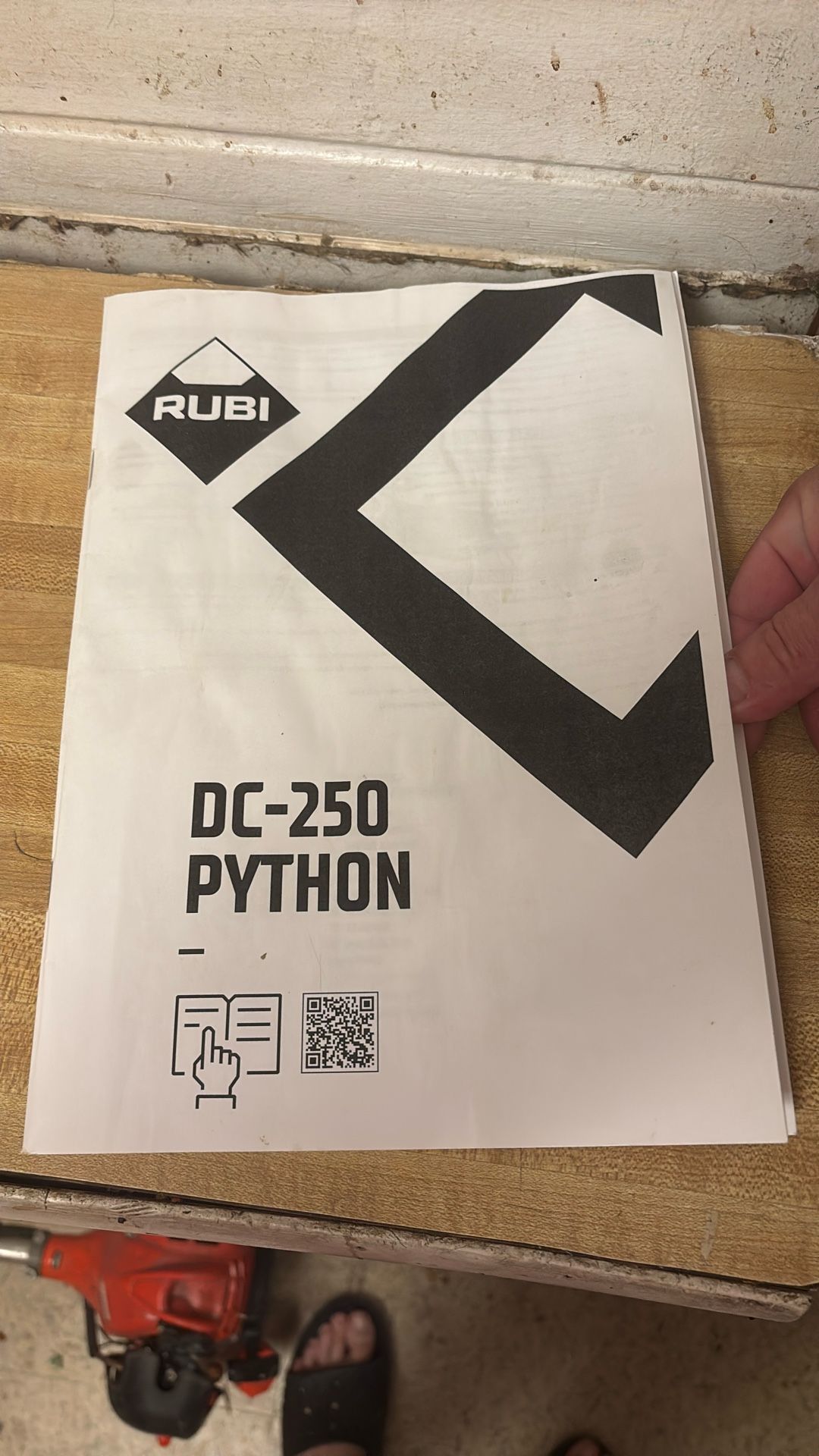 DC-250 PYTHON ELECTRIC CUTTER 1200. Lightly Used On 1 Job. Heavy Duty Wet Saw Cuts Up To 4'