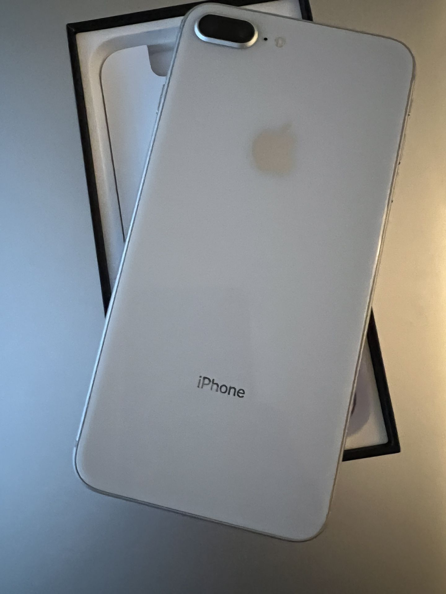 Iphone 8+ Plus 64GB ANY CARRIER SILVER