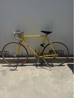 Vintage Schwinn Road Bike – New Tires & Chain, Classic Steel Frame