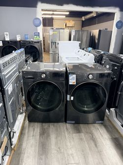 LG 4.5 Cubic Ft. Front Load Washer And Gas Dryer Set🔥