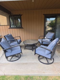 Outdoor Patio Furniture Set with 4 Chairs and Table