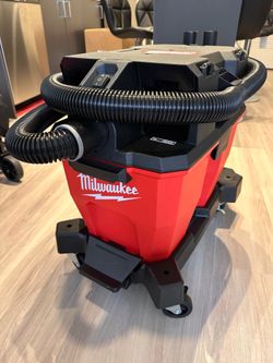 Milwaukee M18 FUEL 9 Gal. Cordless DUAL-BATTERY Wet/ Dry Shop Vacuum with Filter, Hose, and Accessori