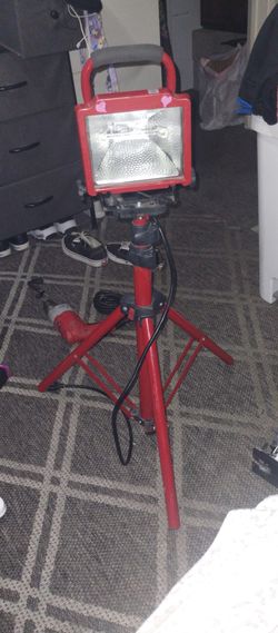 FLOOD LIGHT W/STAND