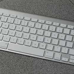 Wireless Apple Magic Keyboard 