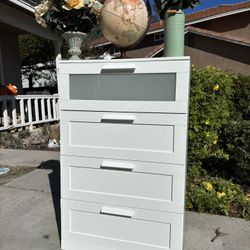 White Modern Dresser Chest of Drawers Furniture Great Condition 