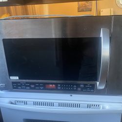 GE - 1.7 Cu. Ft. Over-the-Range Microwave - Black stainless steel  Model:JVMBLTS Z890 for Sale in Webster, TX - OfferUp