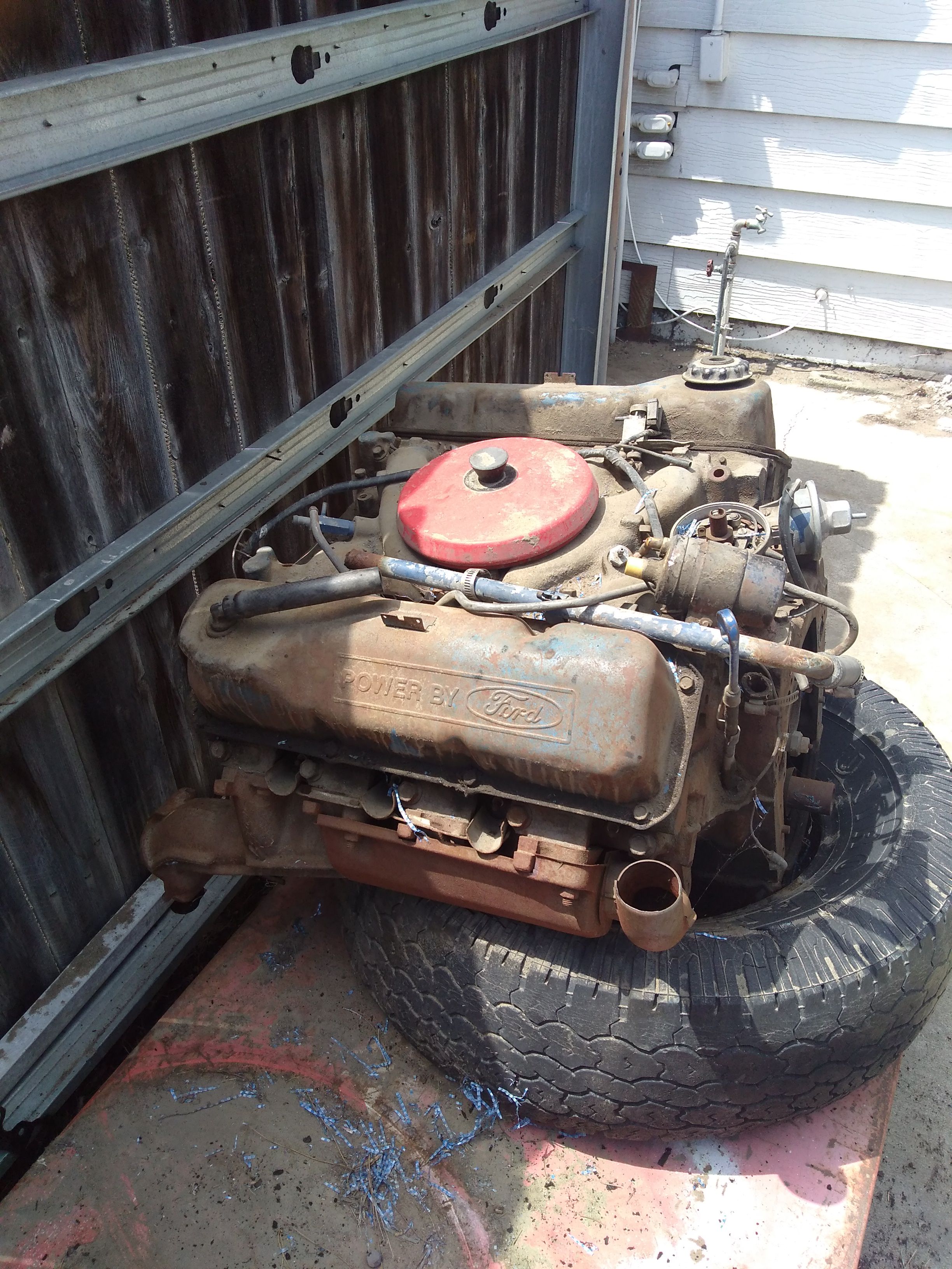 1970s Ford 400 small block engine. Engine is rebuildable