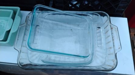 Used Stone Ware And Glassware Baking Sheets
