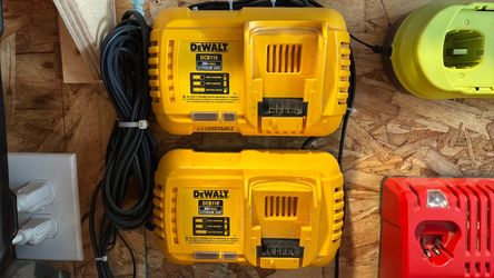 DCB118 - Dewalt 8amp Fast Charger