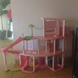 Barbie Dream House Used In Awesome Condition 