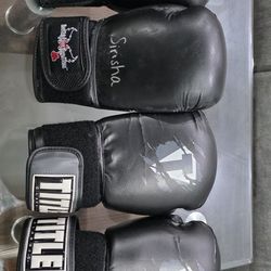 2 Pairs Of Boxing Gloves 