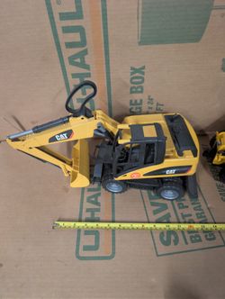 Bruder 02446 Cat Wheeled Excavator