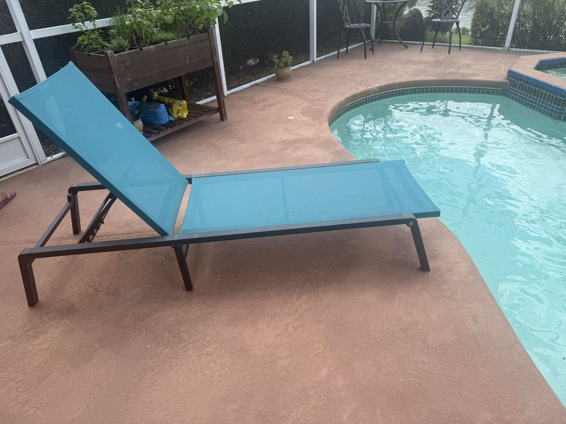 Outdoor Chaise Lounge Set