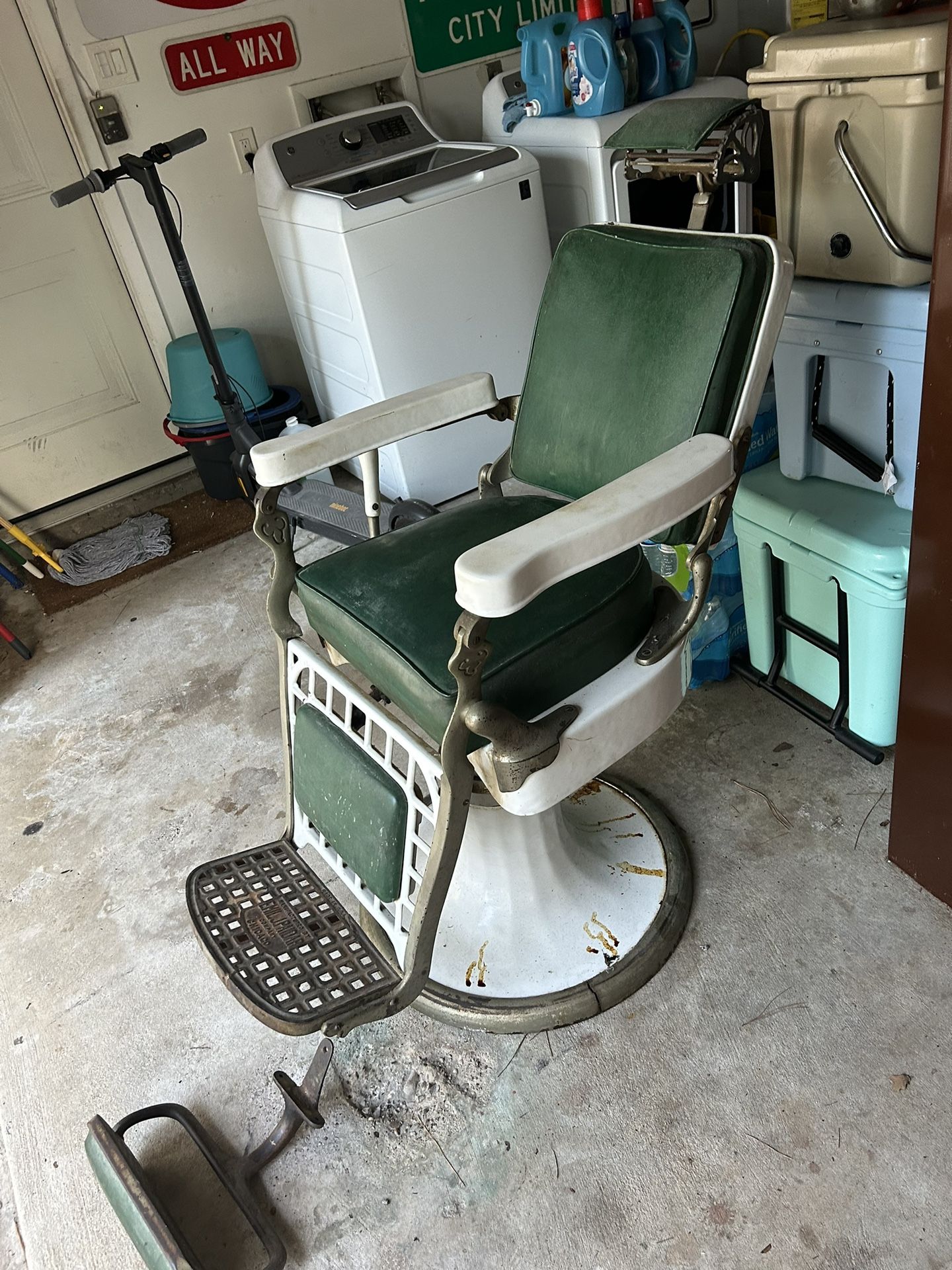 Antique Barber Chair for Sale in Houston, TX OfferUp