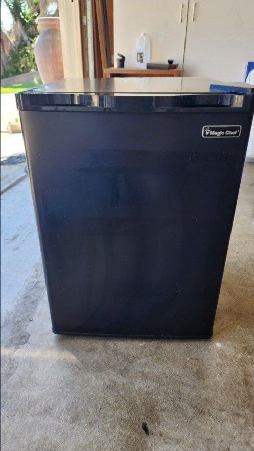 Mini Fridge 