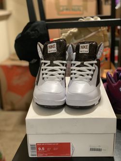 Nike air Python (white Barque Brown ) size 9.5