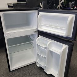 ARTIC KING  LARGER SIZE MINI REFRIGERATOR/Freezer