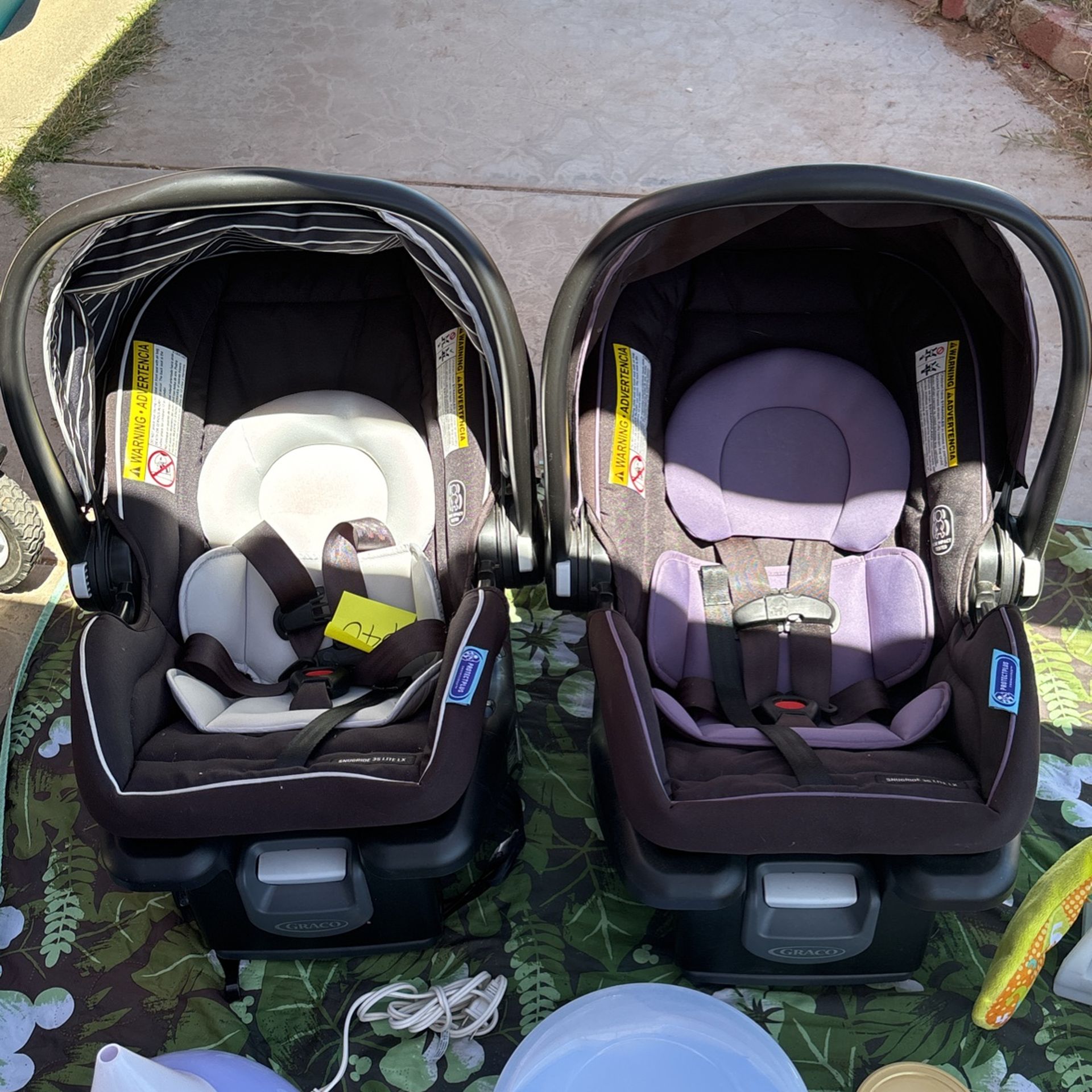2 Graco Infant Car seats 