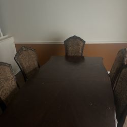 Dining Room Set Great Condition For sale. 