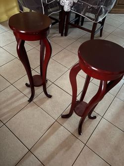 Vase stands