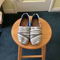 Toms - Womens size 9.5