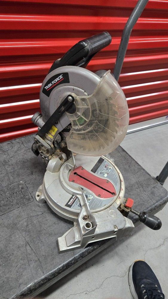 15 Amp Miter Saw With laser guide?