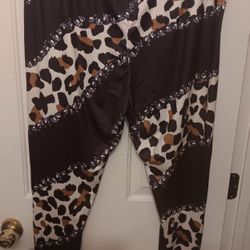 Plus Women's Cheetah Print Leggings 