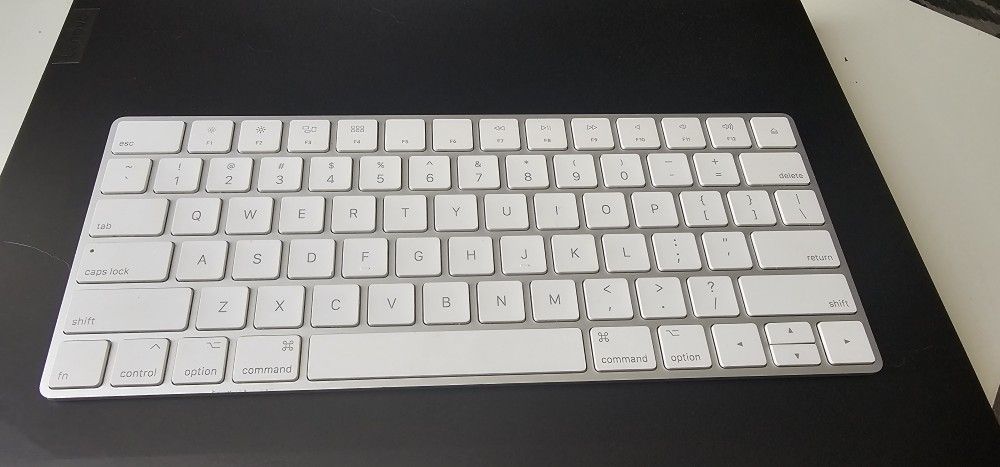 Apple Wireless Magic Keyboard 2