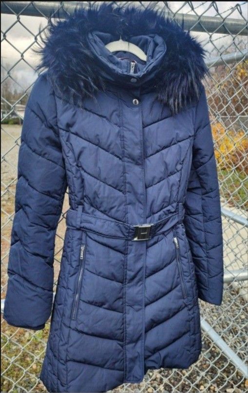 Tommy Hilfiger Jacket With Hood. Size L/G/G. Like new. I bought it, but the jacket is bigger than my size. 