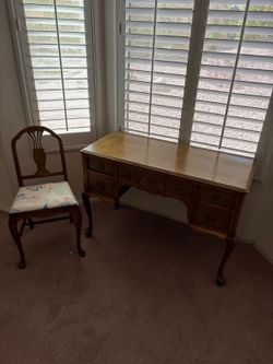 Queen Anne Desk