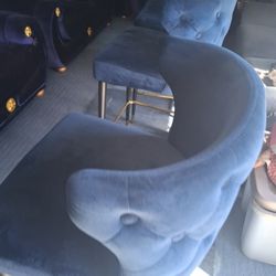 4 Semi New Bar Stools In Excellent Condition S$150 Casf Firm