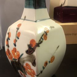 Beautiful Vintage Japanese Vase Hand Painted 