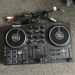 Beginner DJ controller 