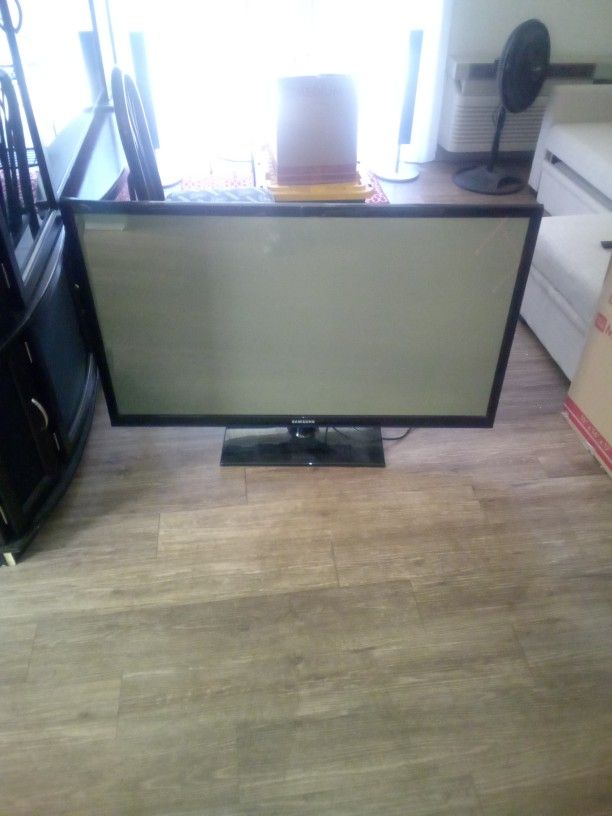 Samsung 45" Plasma Tv With Remote