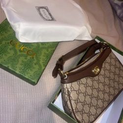 Gucci purse (SEND OFFERS)