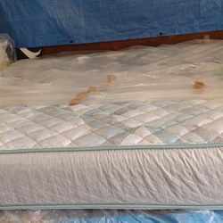  King Size Mattress (Colchón King Size)