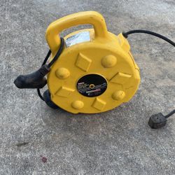Bayco Retractable Cord 50’. Good Condition 
