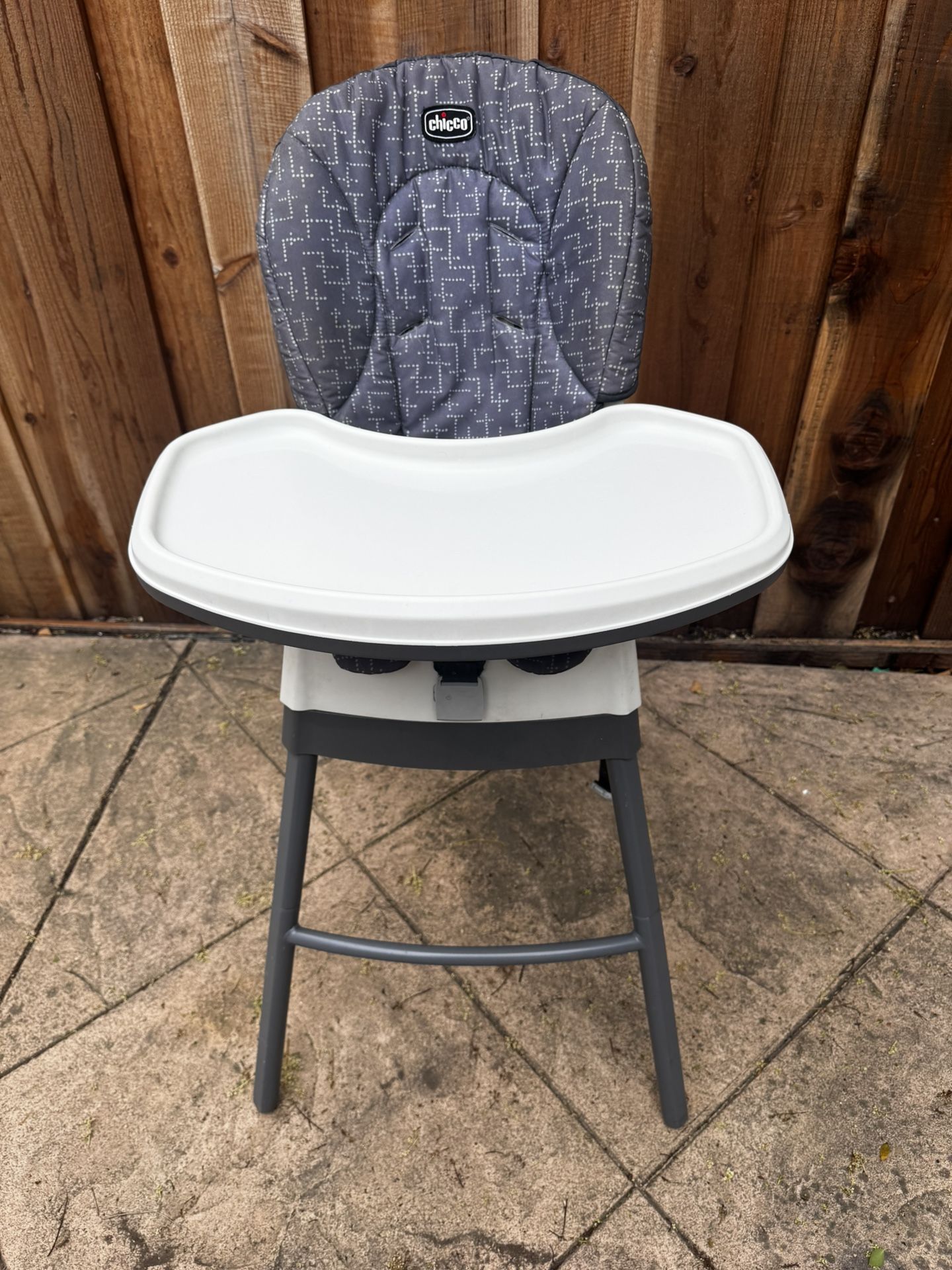 Chicco High Chair — Clean, Sturdy, and Ready to Use