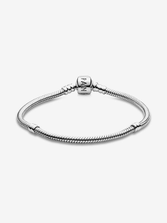 Pandora Moments Barrel Clasp Snake Chain Bracelet
Sterling silver