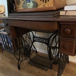 Singer Sewing Machine 