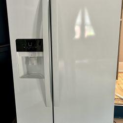 Whirlpool Side By Side Refrigerator White 