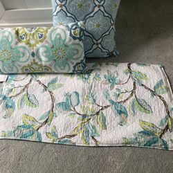 Brand New King Size Quilt Set
