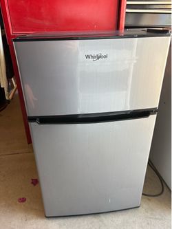 Whirlpool mini fridge with freezer