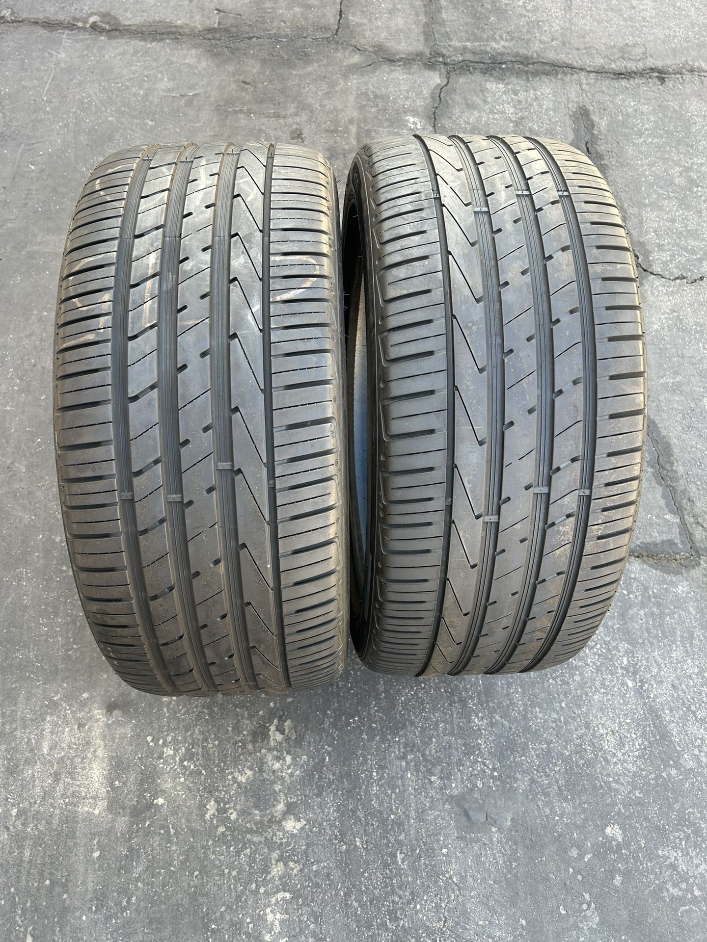 2. Tires.  275. 40. 20.    Hankook 
