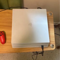 Glacier White PS4 PRO 1 Terbayte of Storage 