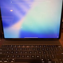 iPad 12.9” 5th Gen M1 128GB w/ Magic Keyboard