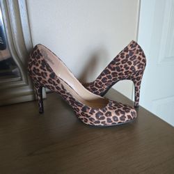 Lauren Conrad Size 9 Women's Leopard Print Heels