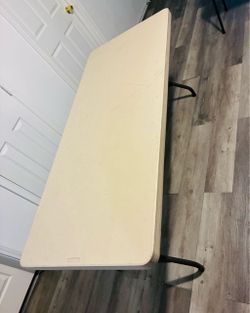Plastic table