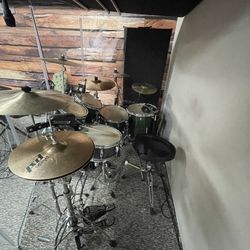 Complete Drum Set w/ Sound Shield Panels 
